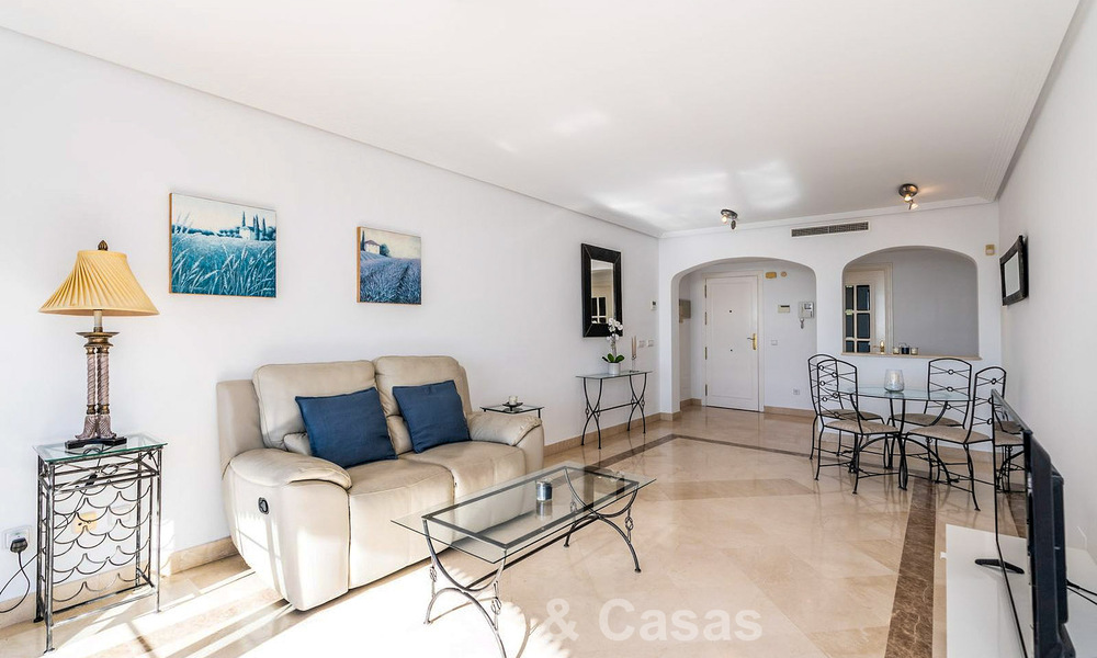 Well-maintained Mediterranean apartment with golf and sea views for sale in a golf resort in the hills of Marbella - Benahavís 790935