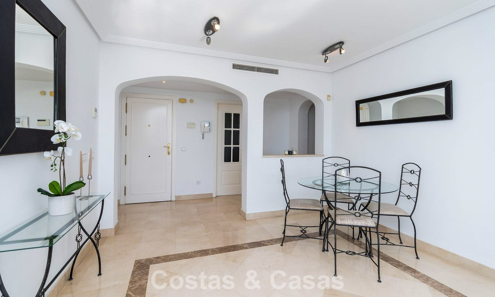 Well-maintained Mediterranean apartment with golf and sea views for sale in a golf resort in the hills of Marbella - Benahavís 790936