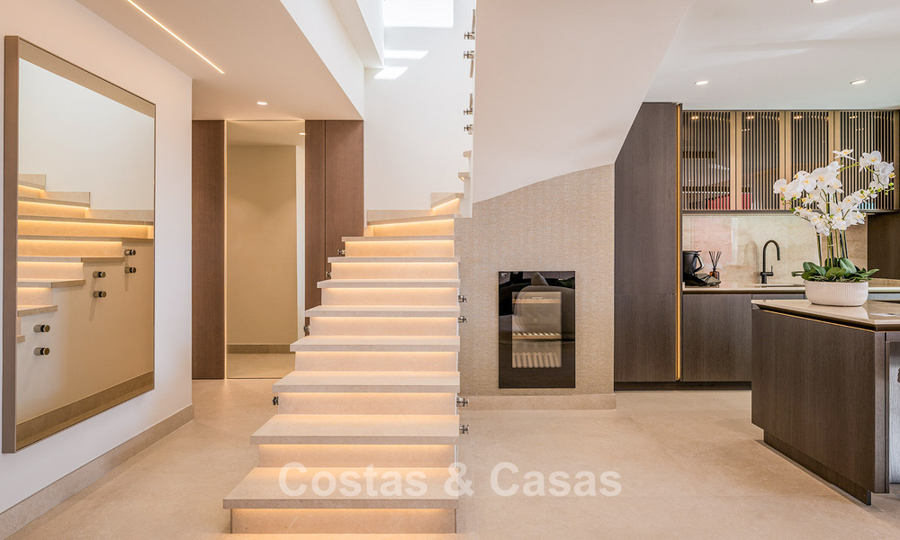 Spacious duplex penthouse for sale with sea views in an iconic beachfront complex on the New Golden Mile, Marbella - Estepona 790850