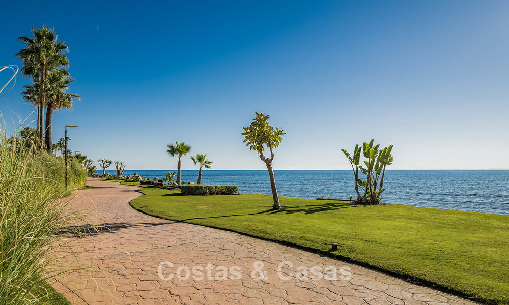 Spacious duplex penthouse for sale with sea views in an iconic beachfront complex on the New Golden Mile, Marbella - Estepona 790856