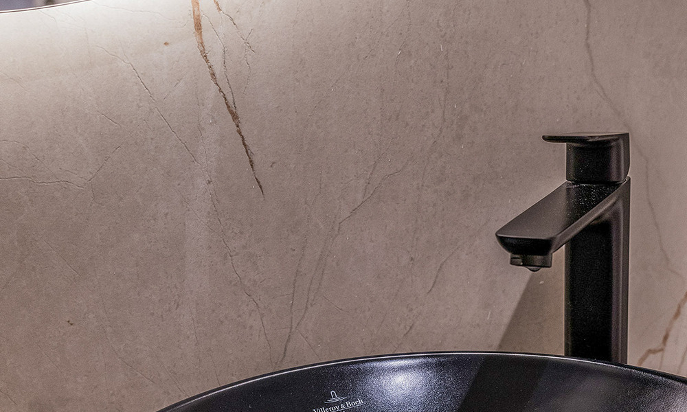 Spacious duplex penthouse for sale with sea views in an iconic beachfront complex on the New Golden Mile, Marbella - Estepona 790864