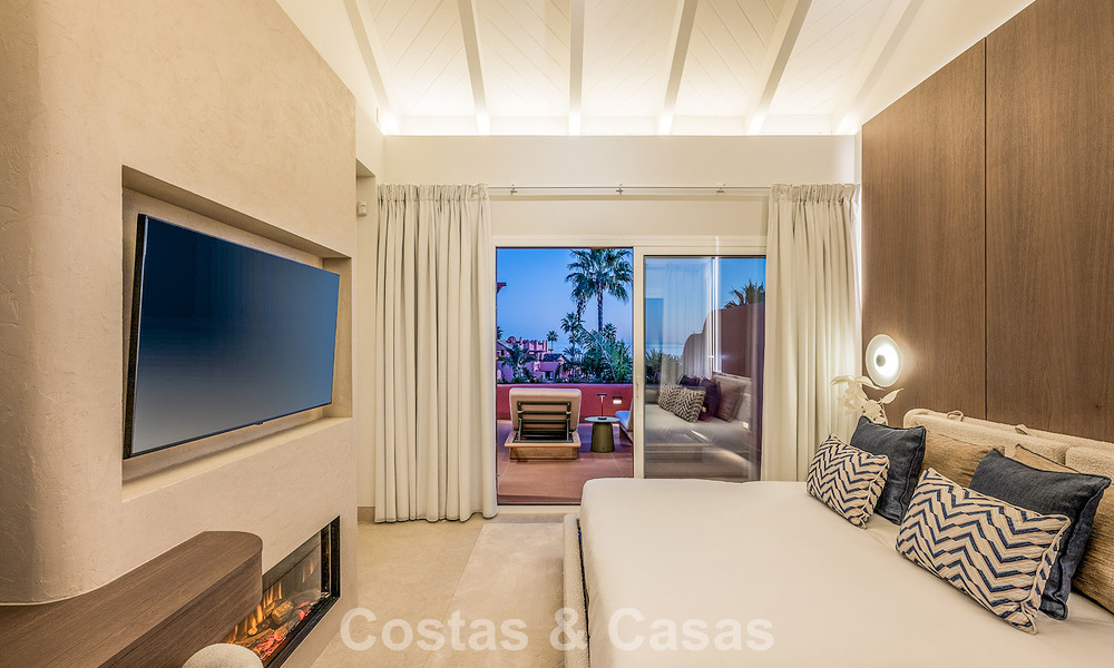 Spacious duplex penthouse for sale with sea views in an iconic beachfront complex on the New Golden Mile, Marbella - Estepona 790874