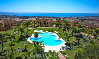 Garden apartment with sea views for sale in a gated complex in Marbella - Benahavís 791238 