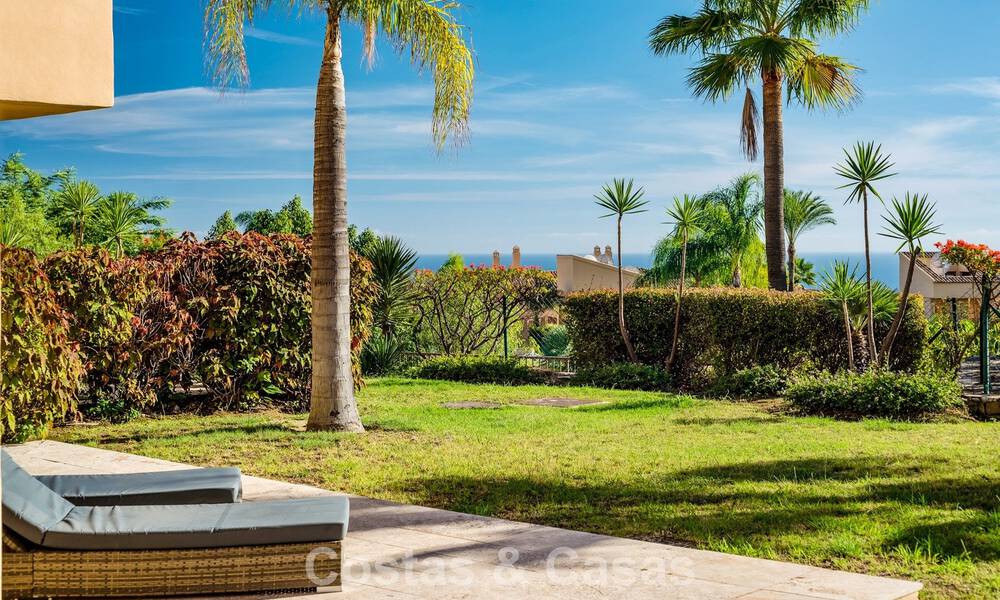 Garden apartment with sea views for sale in a gated complex in Marbella - Benahavís 791242