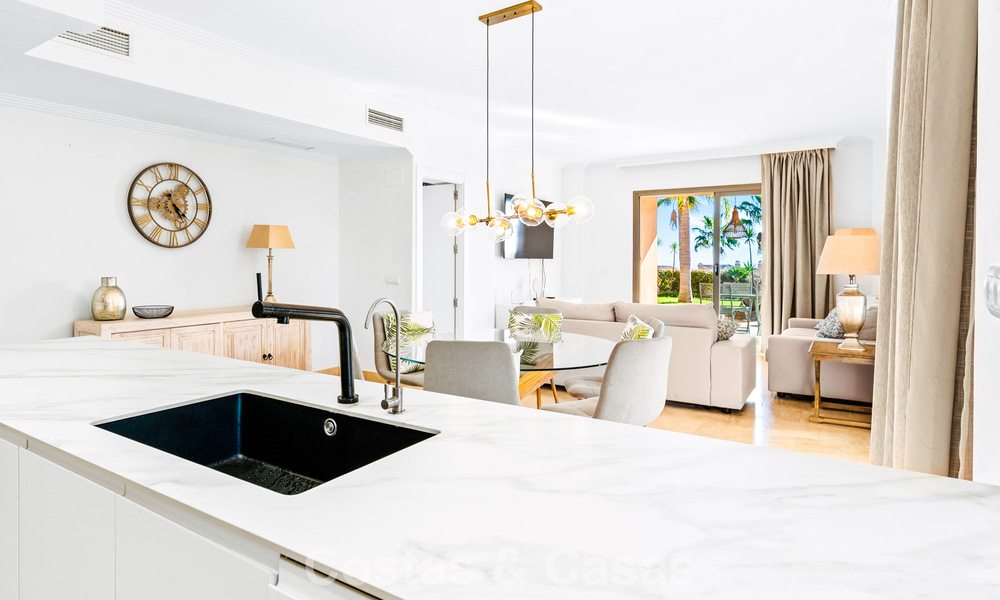 Garden apartment with sea views for sale in a gated complex in Marbella - Benahavís 791248