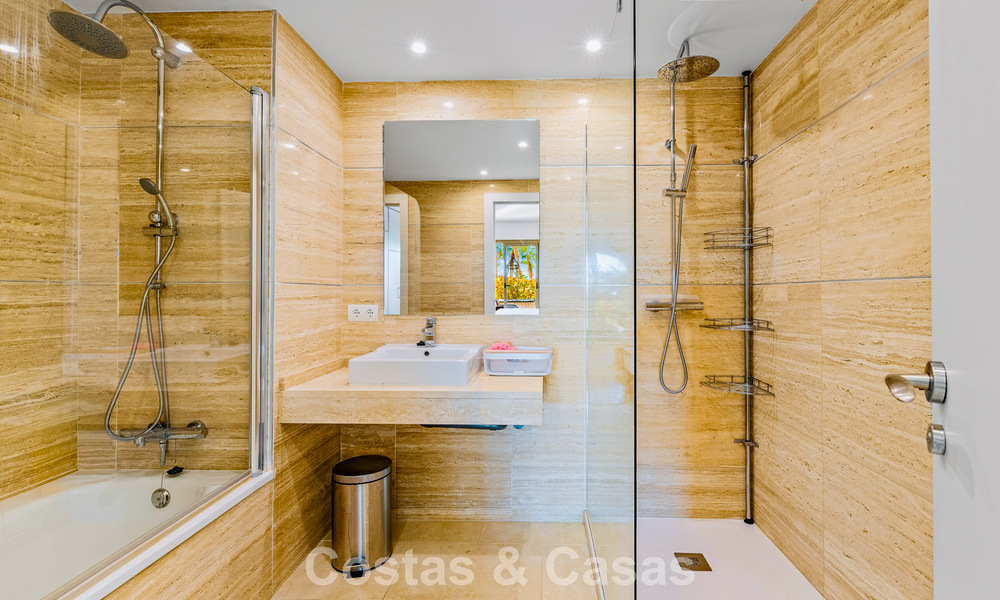 Garden apartment with sea views for sale in a gated complex in Marbella - Benahavís 791249