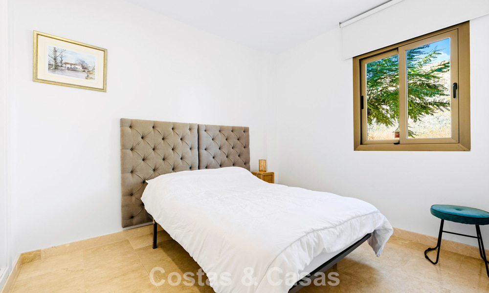 Garden apartment with sea views for sale in a gated complex in Marbella - Benahavís 791250