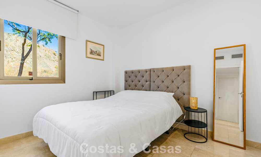 Garden apartment with sea views for sale in a gated complex in Marbella - Benahavís 791254