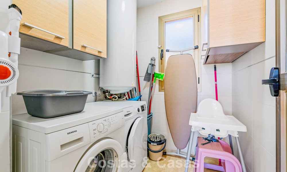 Garden apartment with sea views for sale in a gated complex in Marbella - Benahavís 791257