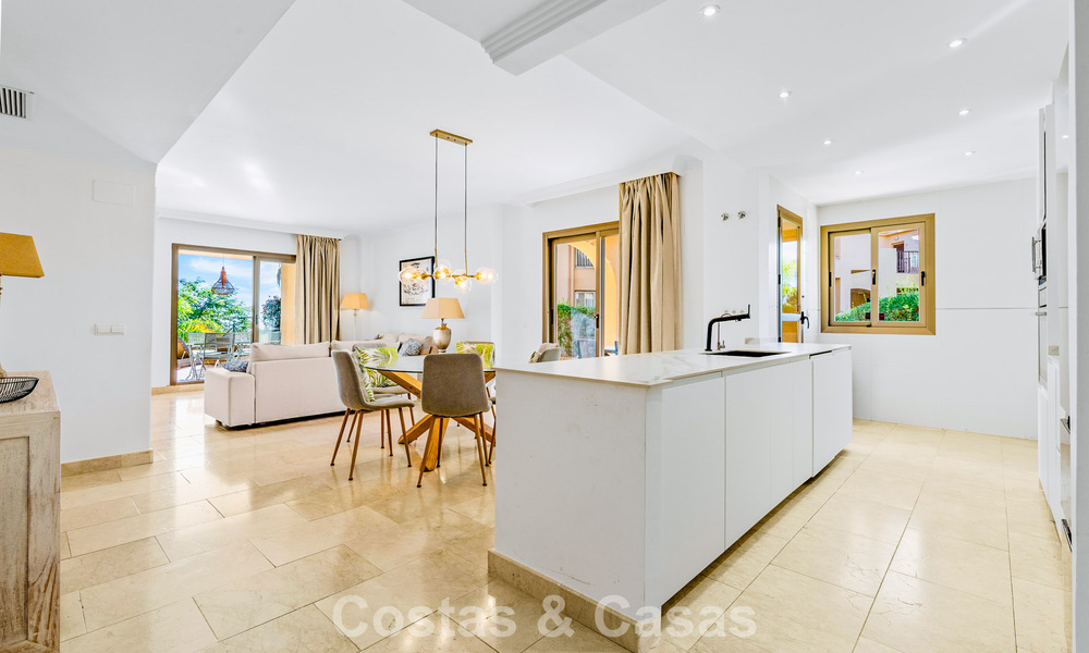 Garden apartment with sea views for sale in a gated complex in Marbella - Benahavís 791260