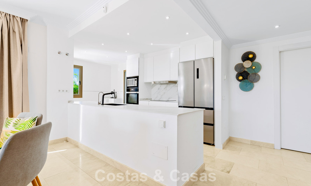 Garden apartment with sea views for sale in a gated complex in Marbella - Benahavís 791262