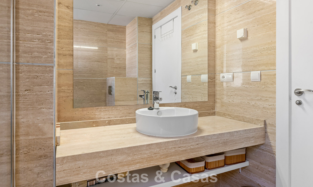 Garden apartment with sea views for sale in a gated complex in Marbella - Benahavís 791270