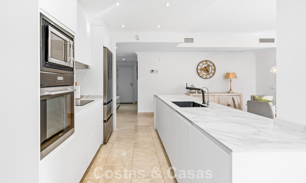 Garden apartment with sea views for sale in a gated complex in Marbella - Benahavís 791278