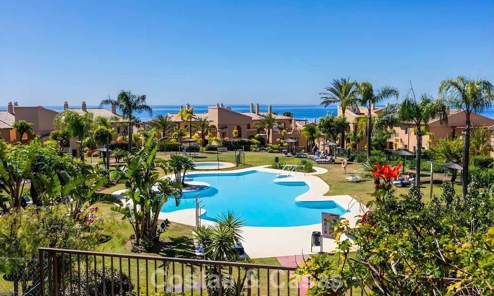 Garden apartment with sea views for sale in a gated complex in Marbella - Benahavís 791282