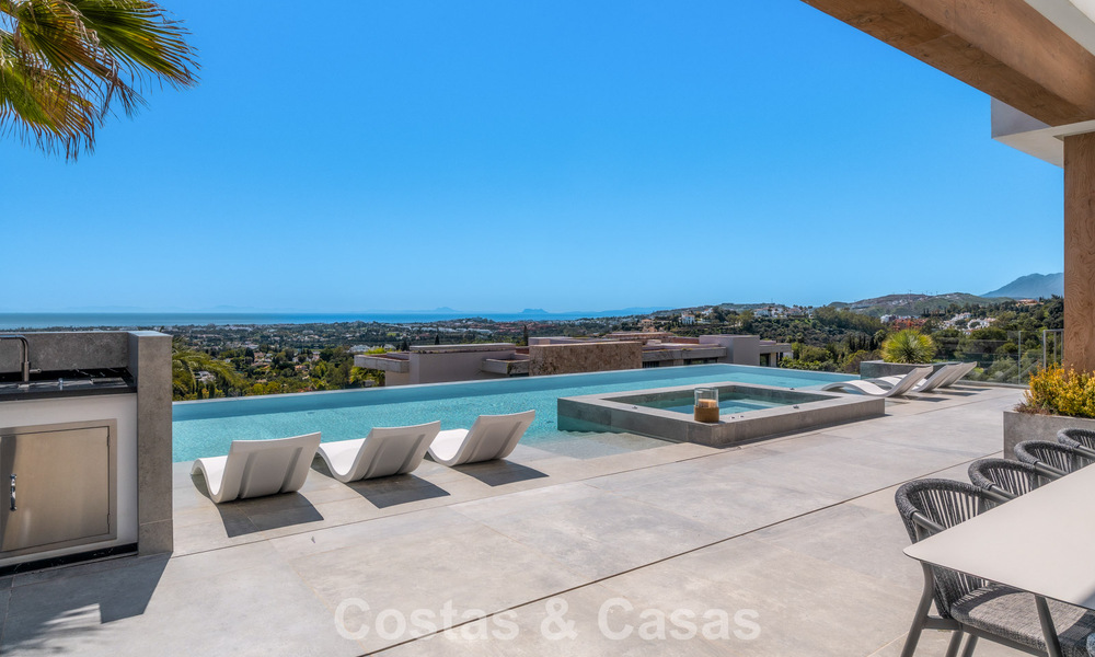 Villa with cutting-edge design for sale with panoramic sea views, located within a prestigious golfr esort, Marbella - Benahavís 791021