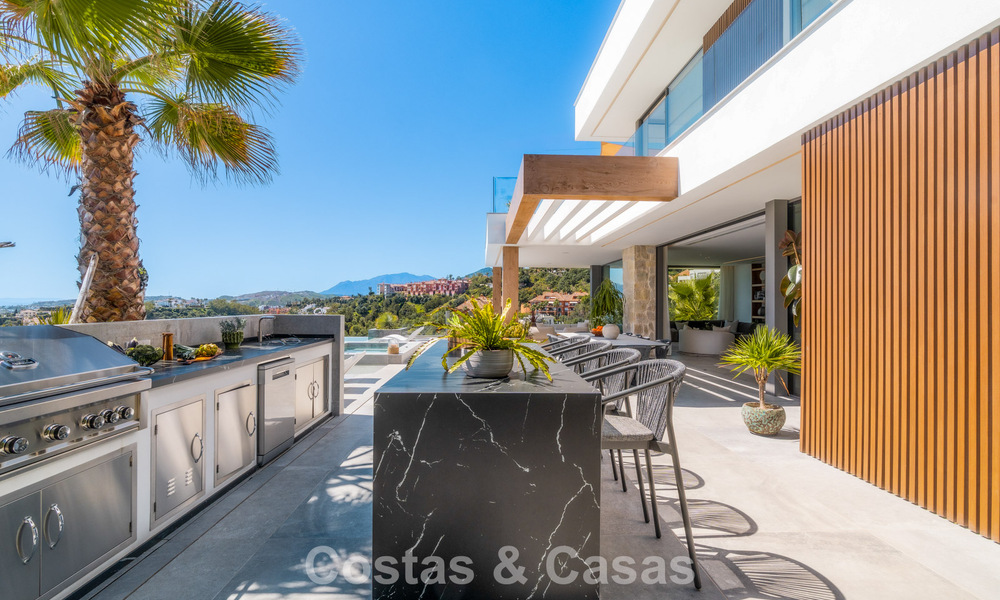 Villa with cutting-edge design for sale with panoramic sea views, located within a prestigious golfr esort, Marbella - Benahavís 791023