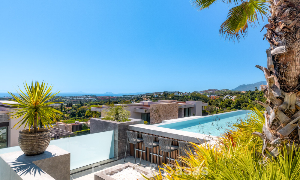 Villa with cutting-edge design for sale with panoramic sea views, located within a prestigious golfr esort, Marbella - Benahavís 791024