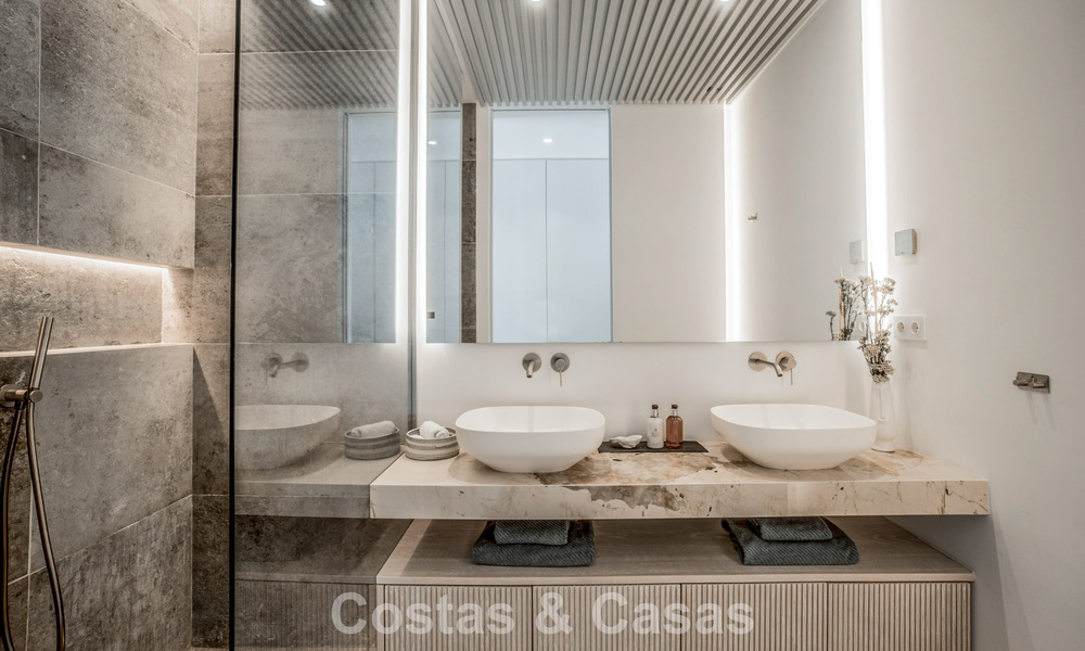 Villa with cutting-edge design for sale with panoramic sea views, located within a prestigious golfr esort, Marbella - Benahavís 791032