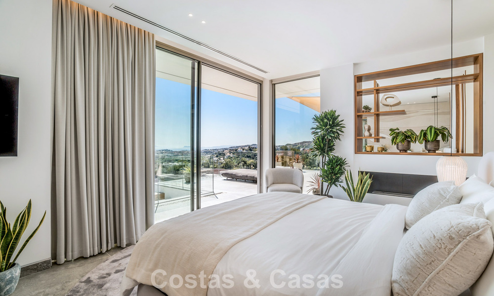 Villa with cutting-edge design for sale with panoramic sea views, located within a prestigious golfr esort, Marbella - Benahavís 791035