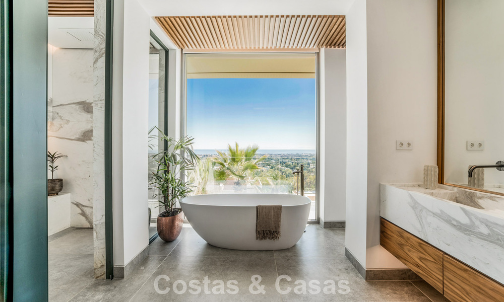 Villa with cutting-edge design for sale with panoramic sea views, located within a prestigious golfr esort, Marbella - Benahavís 791037