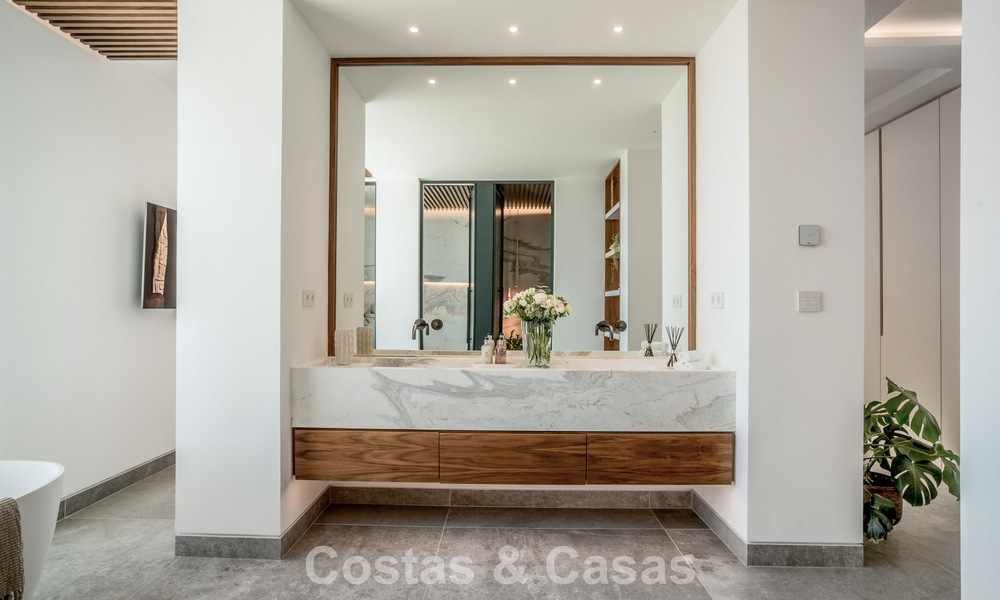 Villa with cutting-edge design for sale with panoramic sea views, located within a prestigious golfr esort, Marbella - Benahavís 791038