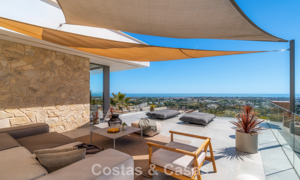 Villa with cutting-edge design for sale with panoramic sea views, located within a prestigious golfr esort, Marbella - Benahavís 791040