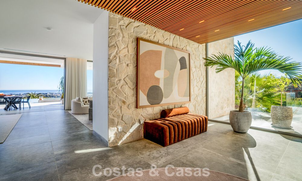 Villa with cutting-edge design for sale with panoramic sea views, located within a prestigious golfr esort, Marbella - Benahavís 791046