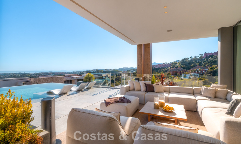 Villa with cutting-edge design for sale with panoramic sea views, located within a prestigious golfr esort, Marbella - Benahavís 791064