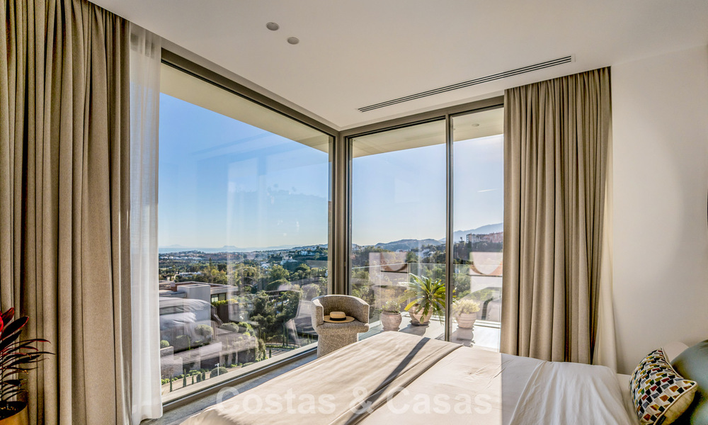 Villa with cutting-edge design for sale with panoramic sea views, located within a prestigious golfr esort, Marbella - Benahavís 791067