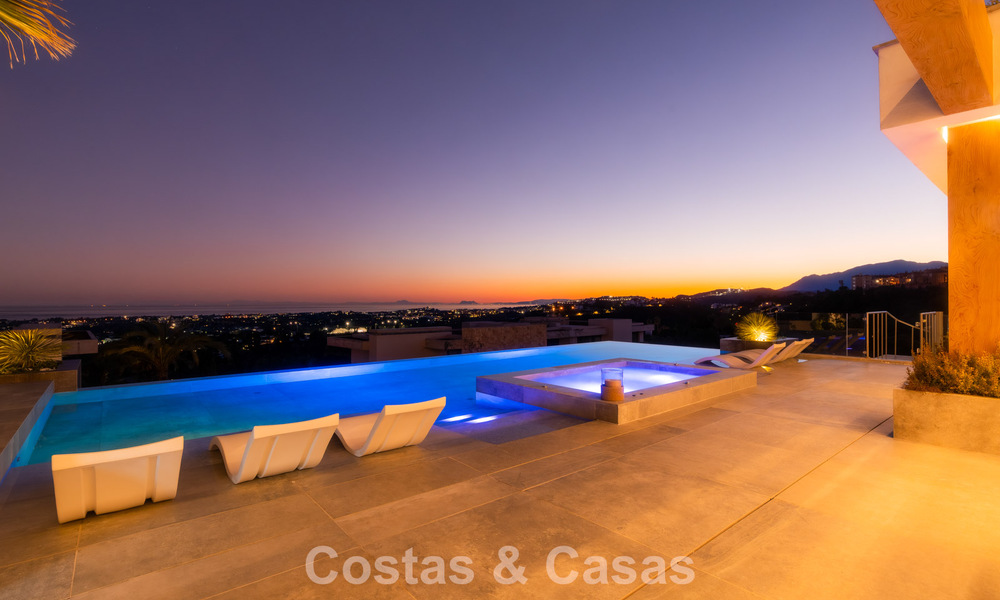 Villa with cutting-edge design for sale with panoramic sea views, located within a prestigious golfr esort, Marbella - Benahavís 791072