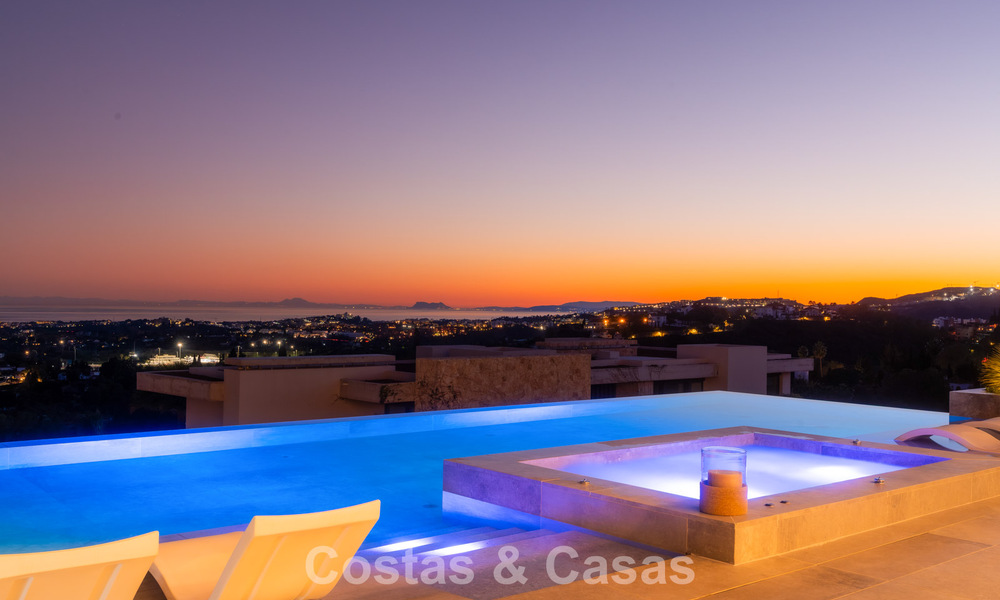 Villa with cutting-edge design for sale with panoramic sea views, located within a prestigious golfr esort, Marbella - Benahavís 791073