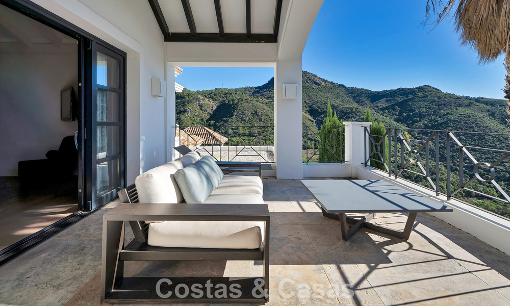 Grand Spanish luxury villa for sale with sublime sea views in a gated community in Benahavís - Marbella 791215