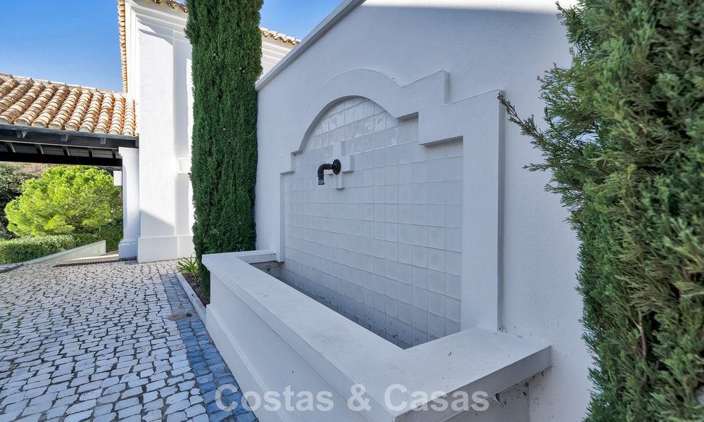Grand Spanish luxury villa for sale with sublime sea views in a gated community in Benahavís - Marbella 791220