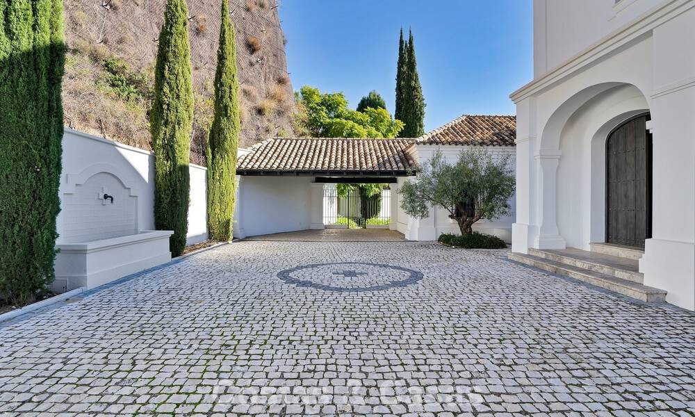 Grand Spanish luxury villa for sale with sublime sea views in a gated community in Benahavís - Marbella 791222