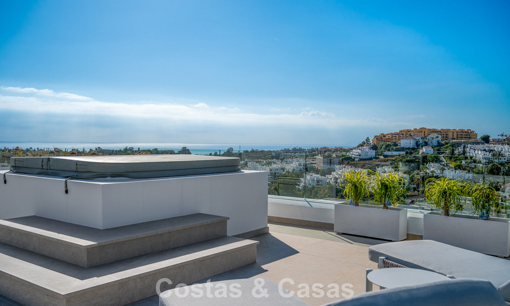 Impressive Contemporary Villa for Sale on the frontline golf on the New Golden Mile between Marbella and Estepona 791377
