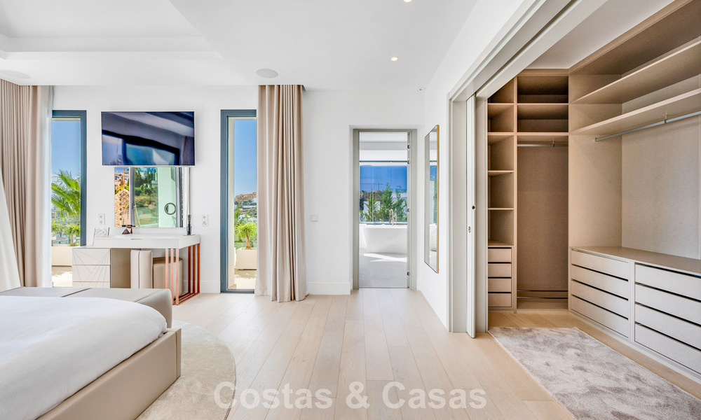 Impressive Contemporary Villa for Sale on the frontline golf on the New Golden Mile between Marbella and Estepona 791378