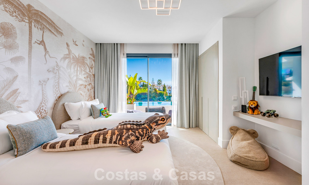 Impressive Contemporary Villa for Sale on the frontline golf on the New Golden Mile between Marbella and Estepona 791388