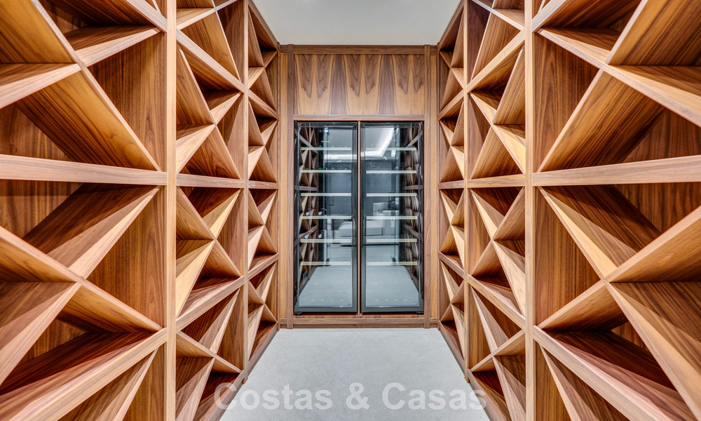 Impressive Contemporary Villa for Sale on the frontline golf on the New Golden Mile between Marbella and Estepona 791398