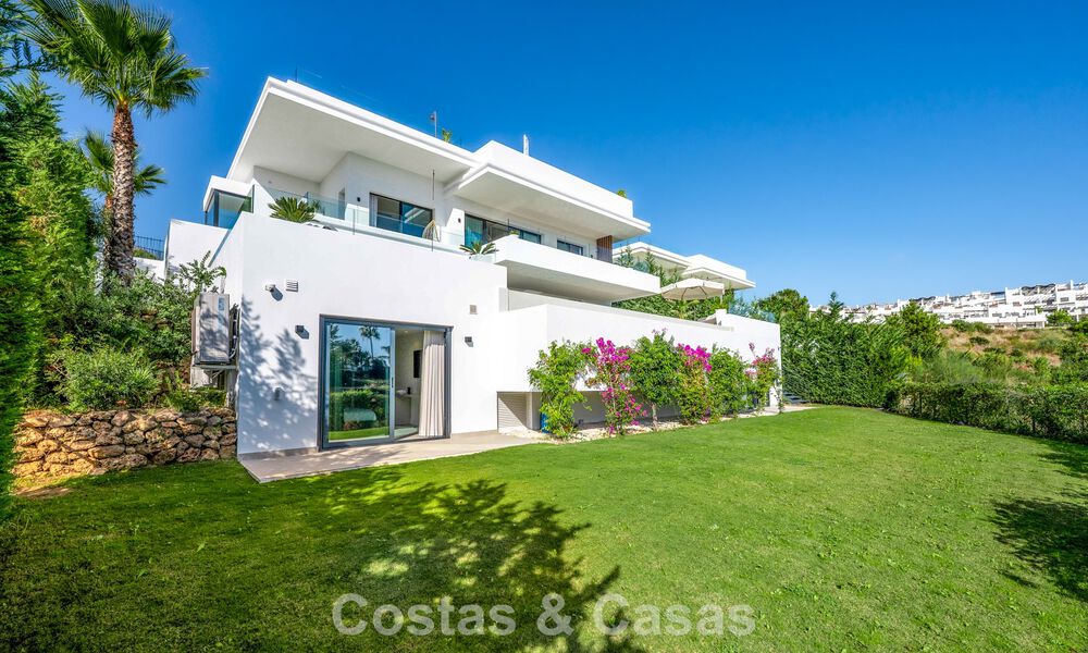 Impressive Contemporary Villa for Sale on the frontline golf on the New Golden Mile between Marbella and Estepona 791399