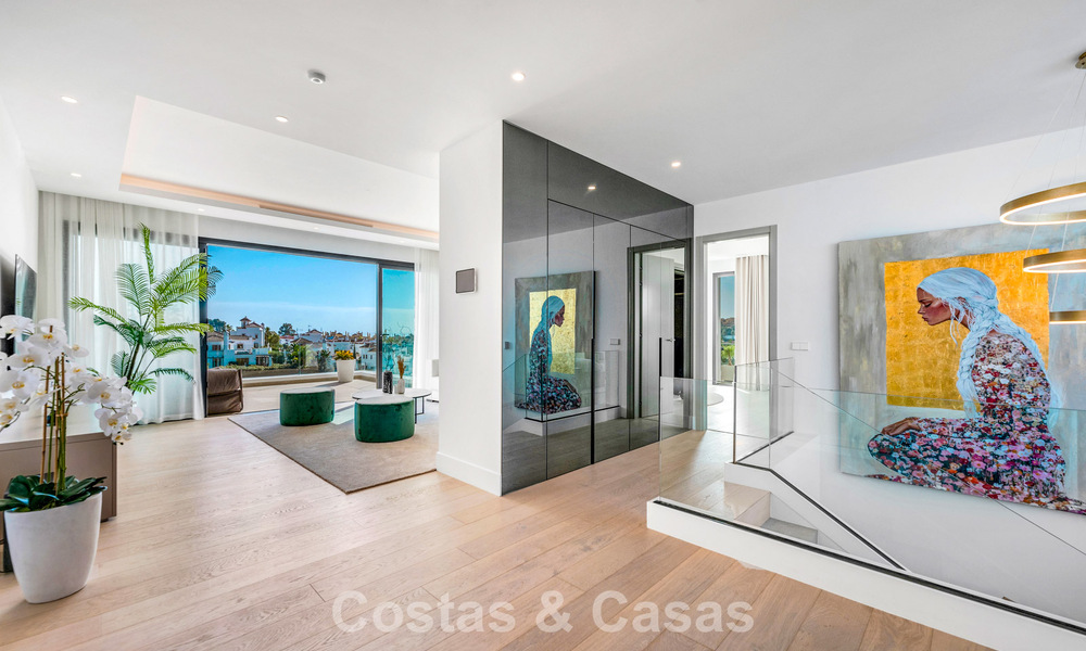 Impressive Contemporary Villa for Sale on the frontline golf on the New Golden Mile between Marbella and Estepona 791401