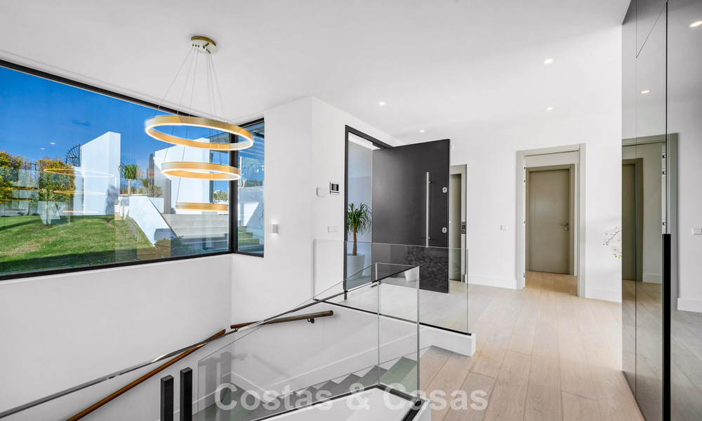 Impressive Contemporary Villa for Sale on the frontline golf on the New Golden Mile between Marbella and Estepona 791403