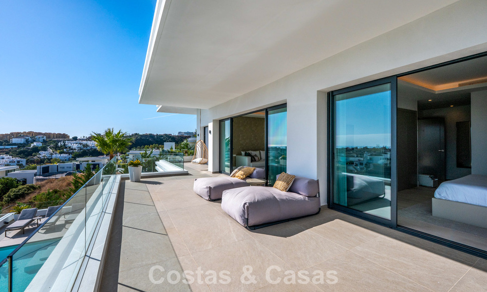 Impressive Contemporary Villa for Sale on the frontline golf on the New Golden Mile between Marbella and Estepona 791405