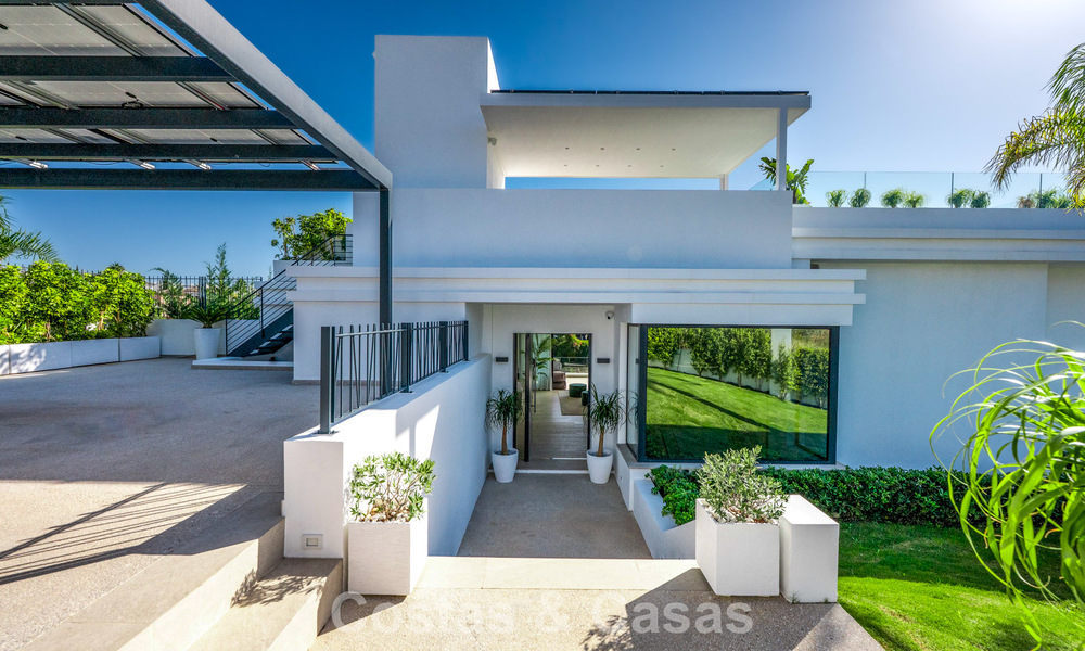 Impressive Contemporary Villa for Sale on the frontline golf on the New Golden Mile between Marbella and Estepona 791411