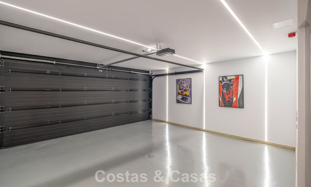 Modernised luxury 4-bedroom townhouse for sale on Marbella’s Golden Mile 791369