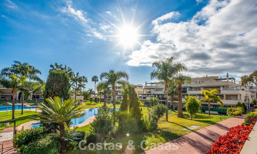 Contemporary renovated apartment for sale in Nueva Andalucía, within walking distance of the beach and Puerto Banús, Marbella 790919