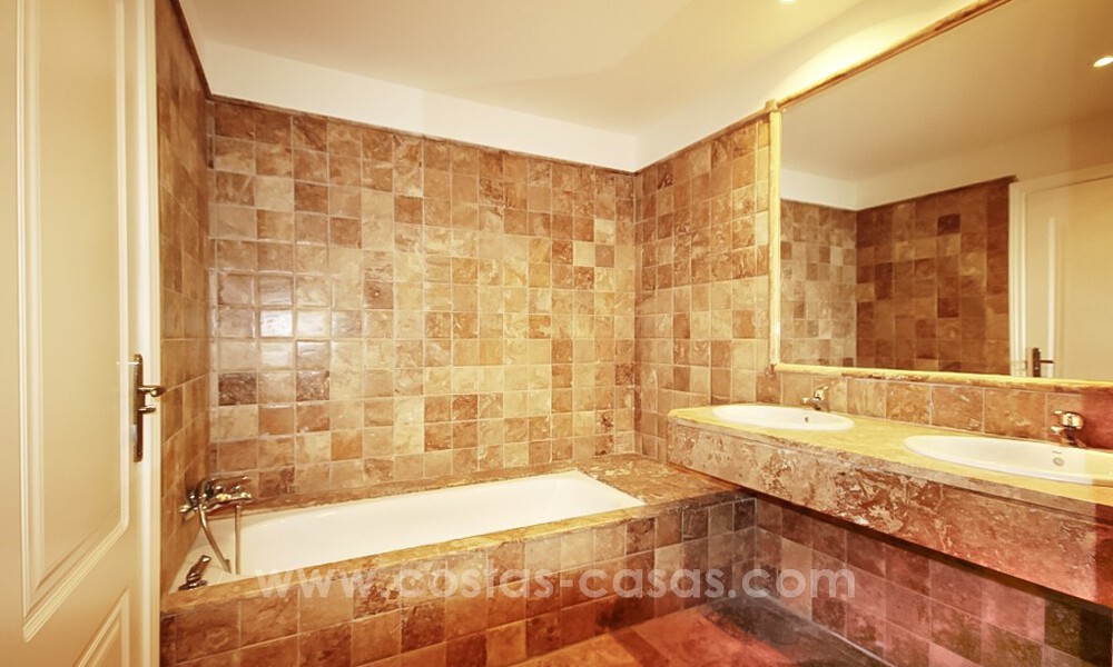 Benatalaya: Luxury Frontline Golf Apartments for Sale in the area of Marbella - Benahavis 791110