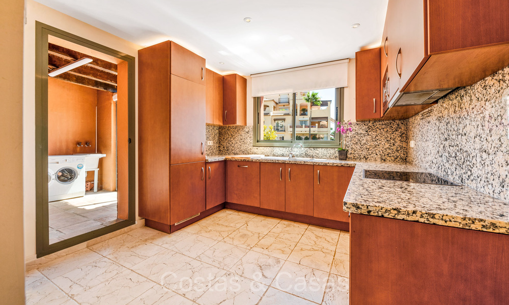 Benatalaya: Luxury Frontline Golf Apartments for Sale in the area of Marbella - Benahavis 791116