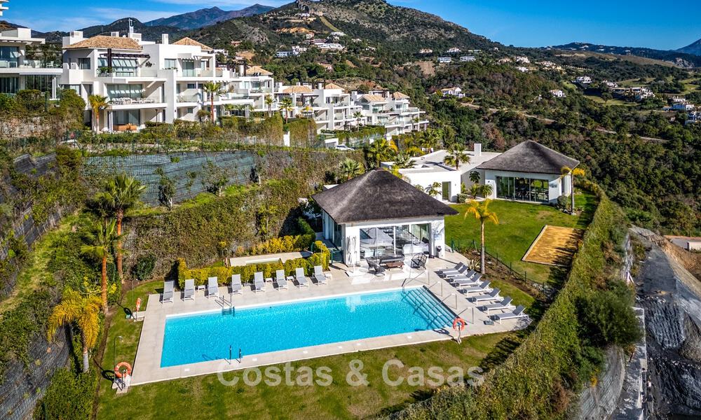 Luxurious 3-bedroom apartment for sale with panoramic sea views in a gated resort in Marbella - Benahavis 791539