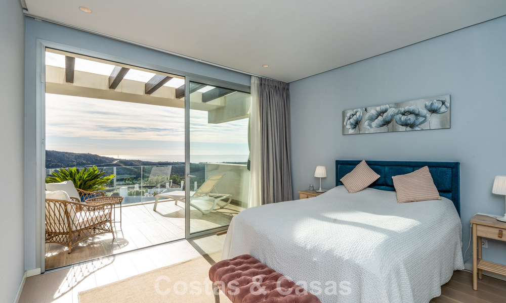 Luxurious 3-bedroom apartment for sale with panoramic sea views in a gated resort in Marbella - Benahavis 791540