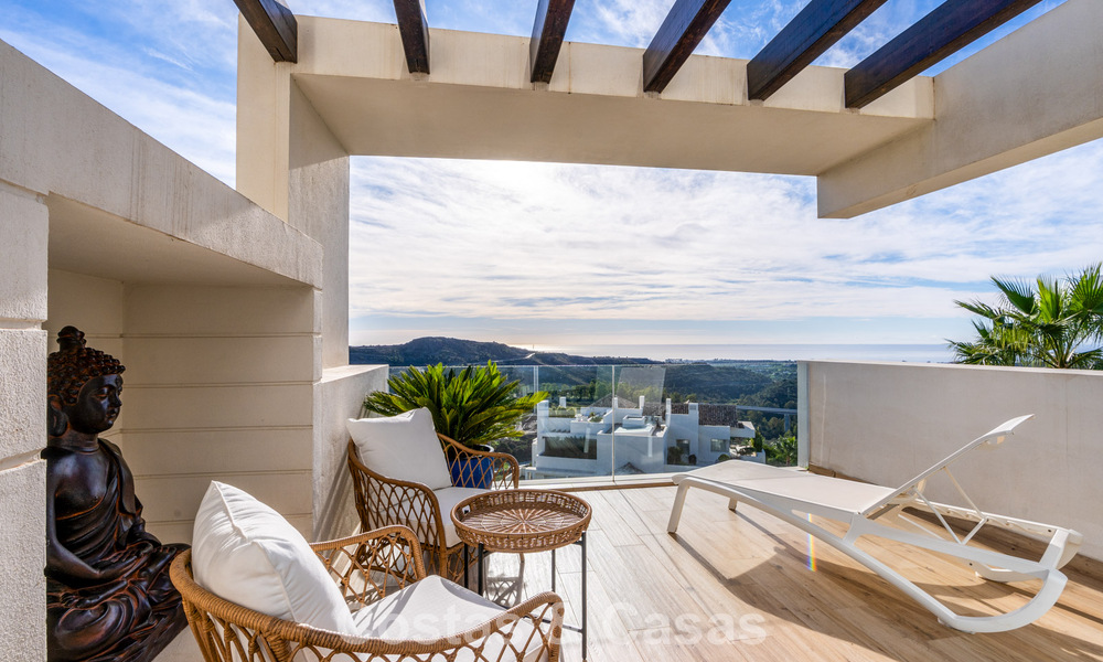 Luxurious 3-bedroom apartment for sale with panoramic sea views in a gated resort in Marbella - Benahavis 791543